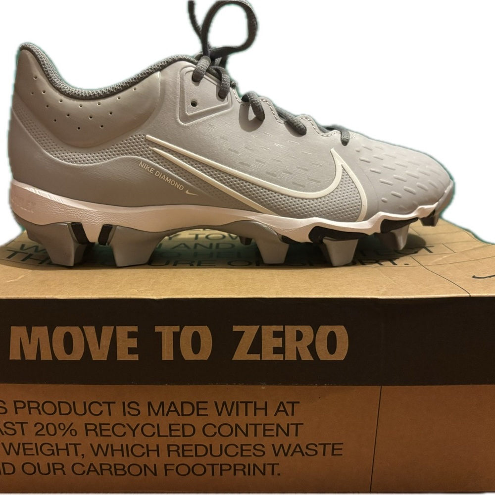 New Women’s Nike size 9 Softball Cleats